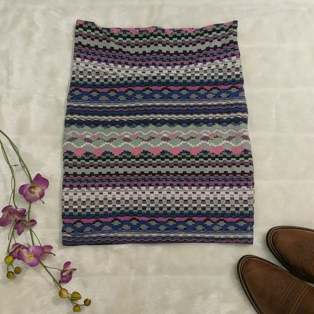 Cute Skirt ☀️3/$15!🌵 Stretchy Geometric Print S !